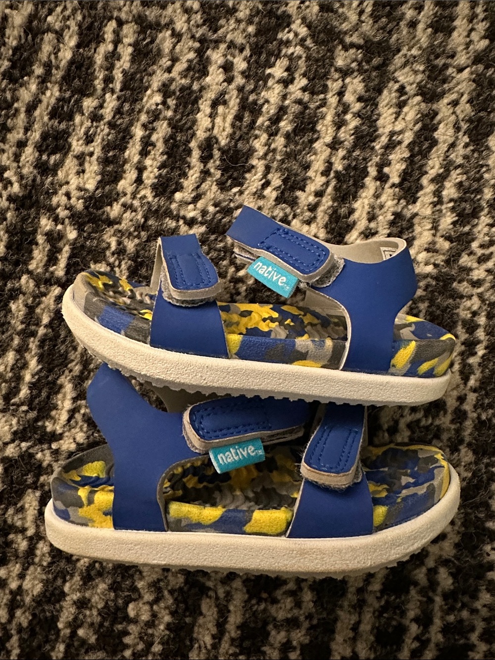 Native Sandals - Picture 2 of 3